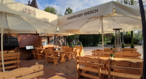 Letni ogród - widok na Krupówki. Restauracja Kasprowy Wierch Zakopane